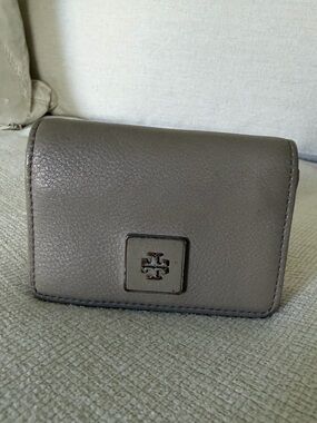 Tory Burch Leather Wallet in Taupe Gray with Silver Logo